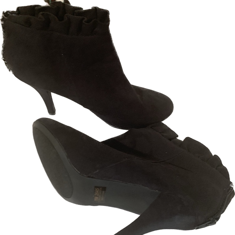 Cato, new without tag faux suede booties size 11m